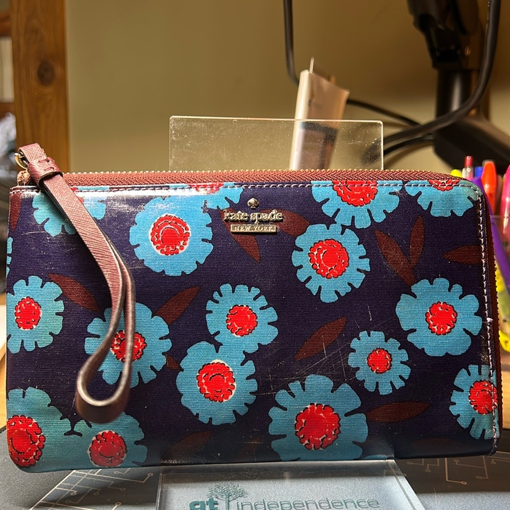 Kate Spade wristlet as is